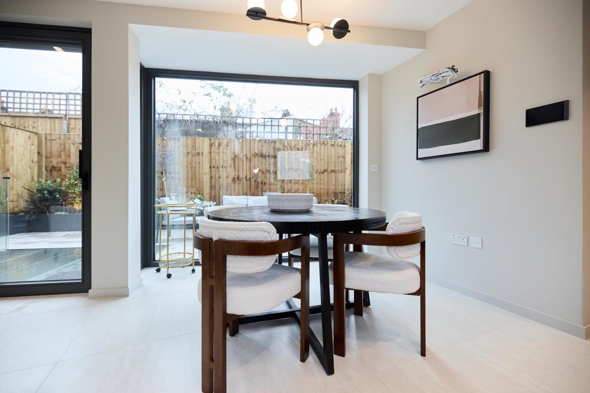Apartment The Letchford Garden Mews - Elegant 2bdr House With Garden & Patio London